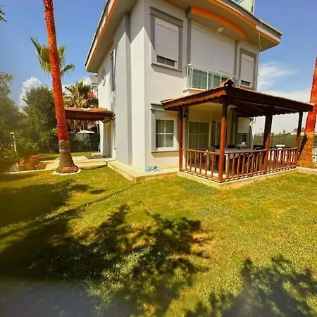 Peaceful Holiday Villas-Palm Garden